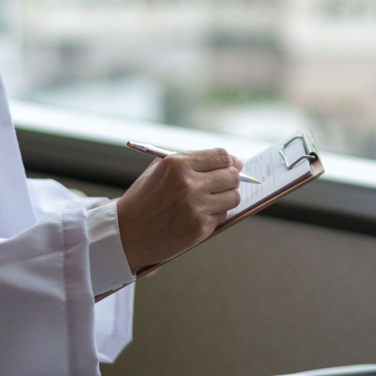 Endométriose _ des médecins réclament un plan de santé national